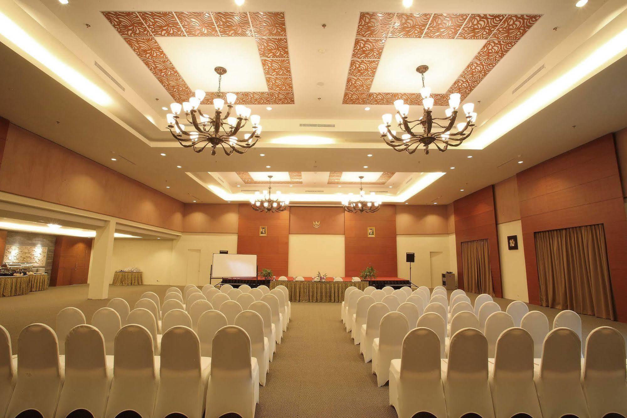 โรงแรมแอสตัน ตันจุง ซิตี้ Tanjung  ภายนอก รูปภาพ